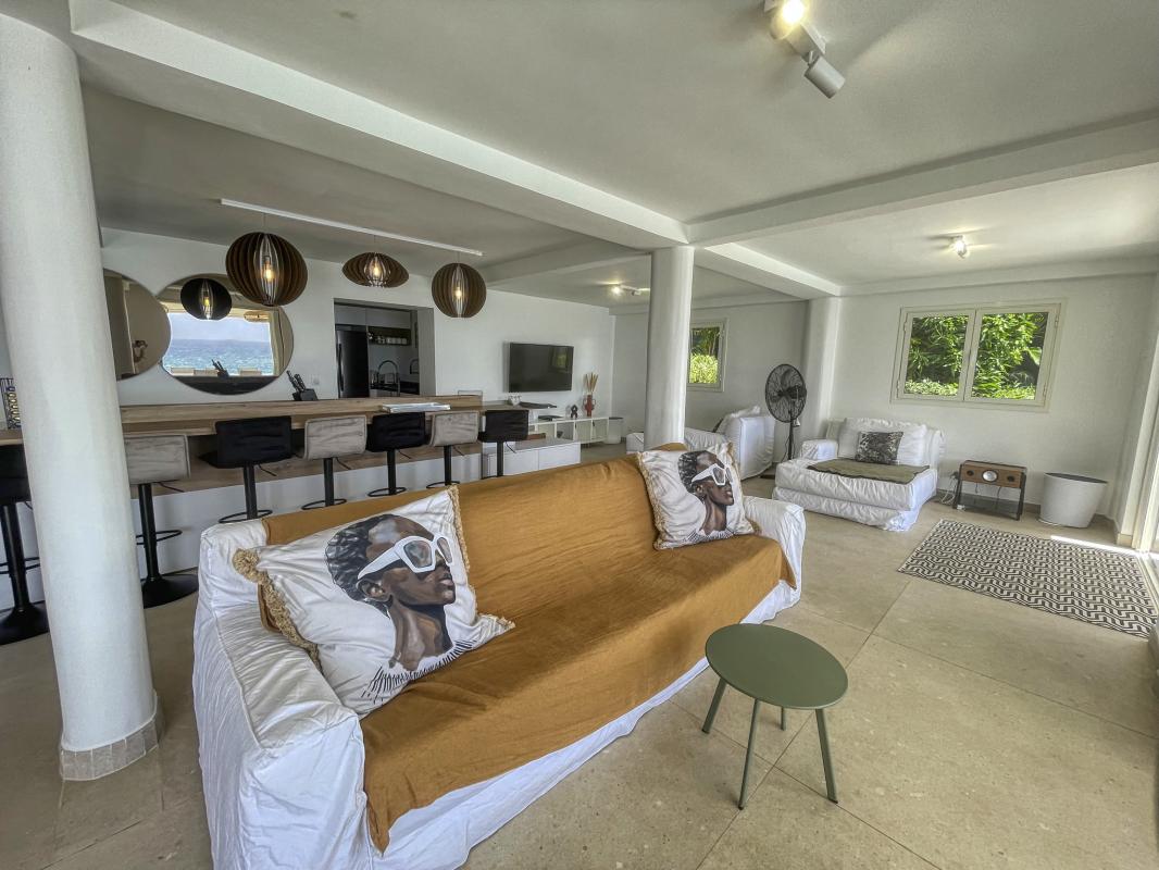 19 Location villa piscine vue mer ilet Gosier Guadeloupe_salon